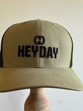 HEYDAY Duck Decoys Black and White Logo Trucker Hat